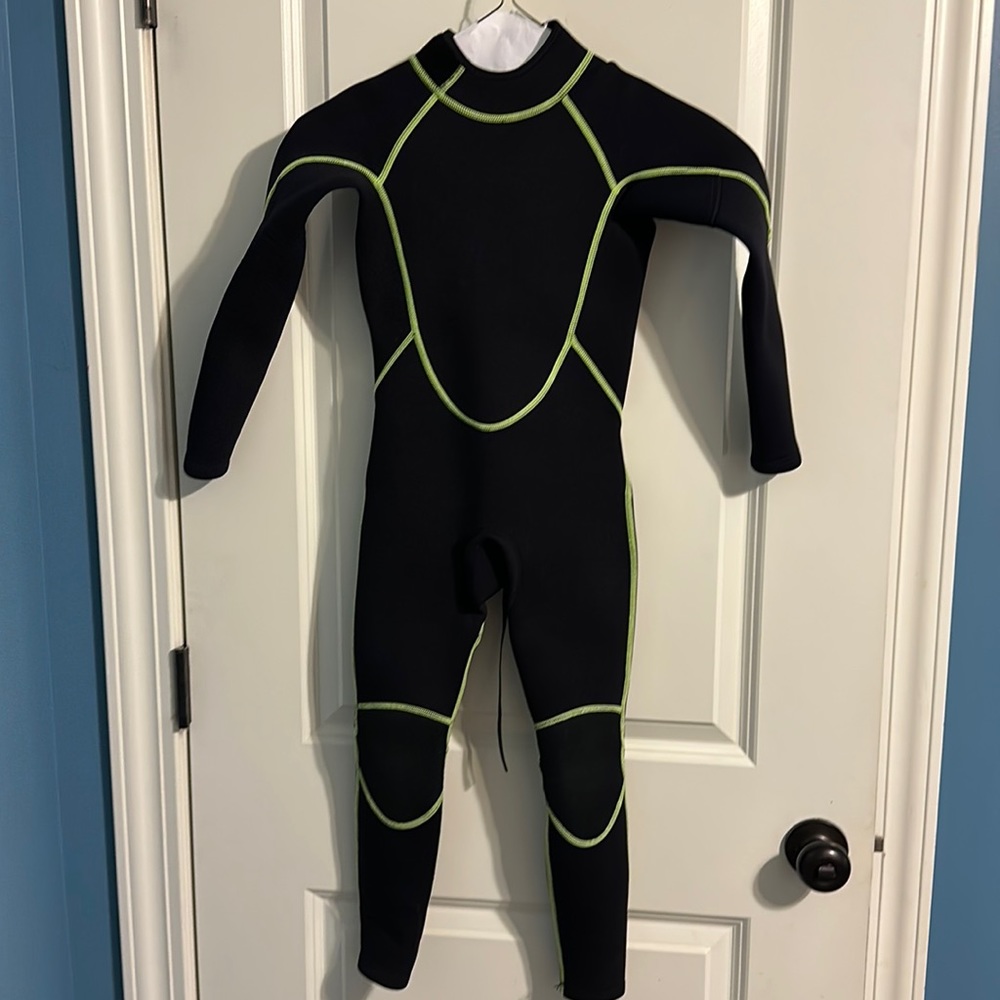 Boys size 6 wetsuit. Worn once.